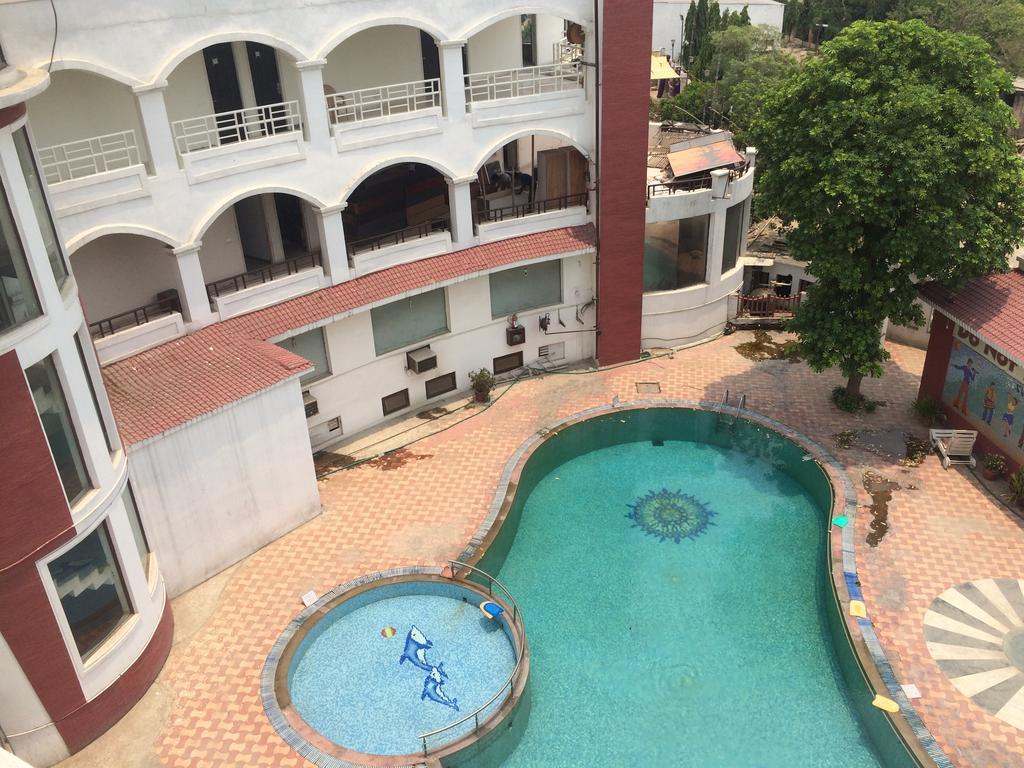 Grand Heritage Resort Велика Нойда Екстер'єр фото